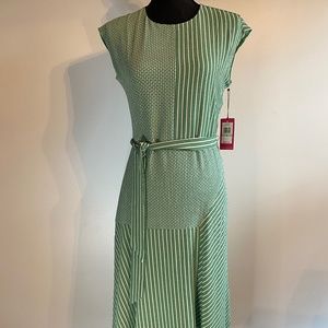 Adorable sleeveles  Vince Camuto Green pattern